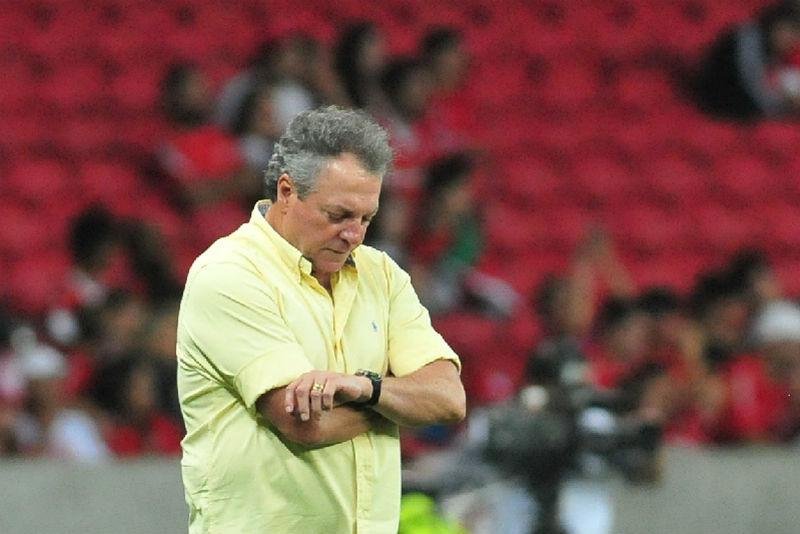 Abel Braga n&atilde;o dever&aacute; treinar o Inter em 2015