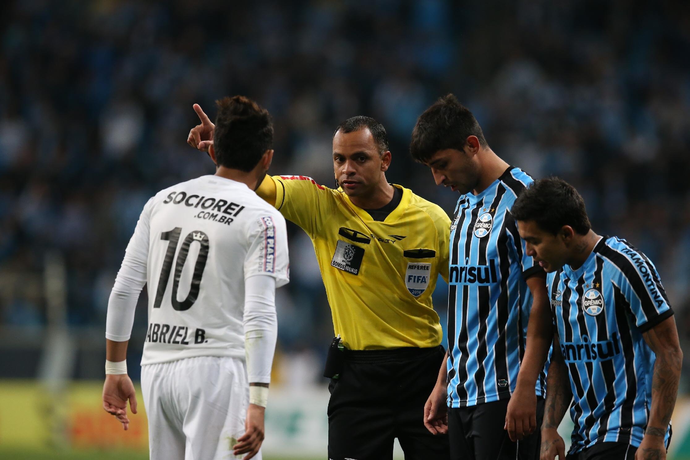 &Agrave; espera do sorteio, Gr&ecirc;mio quer escapar das longas viagens 
