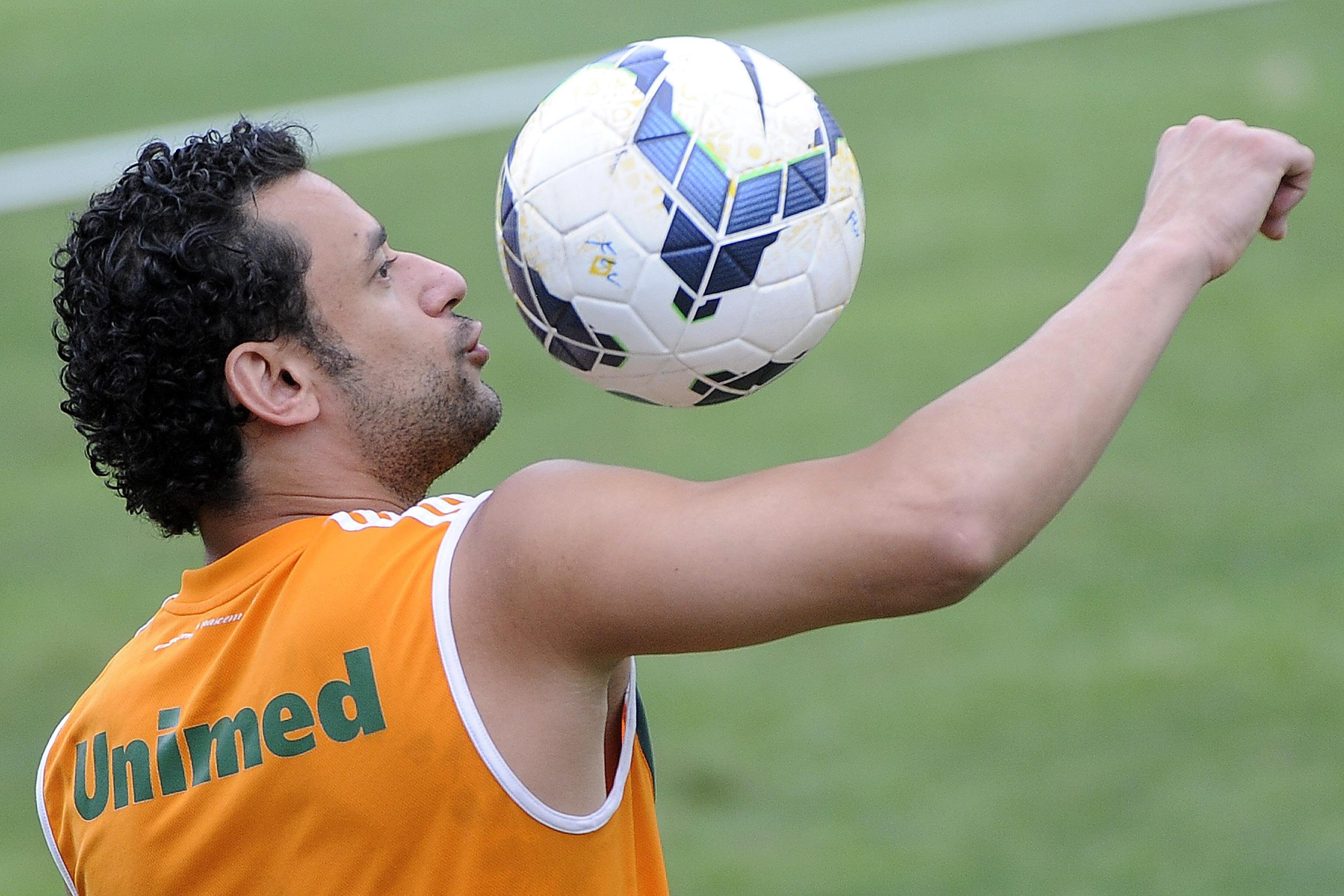 Dirigente do Cruzeiro admite interesse em Fred 