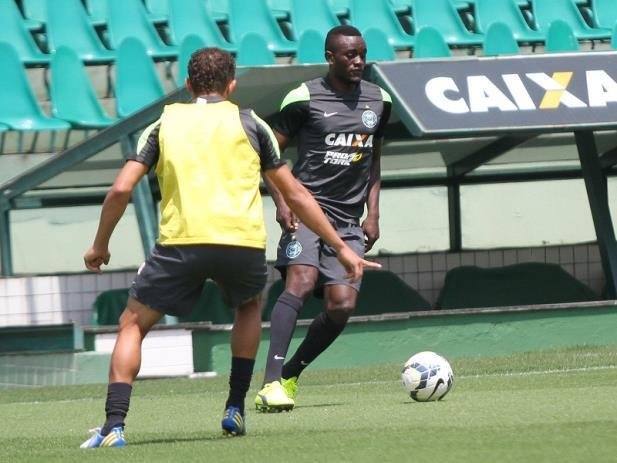 Na mira do Gr&ecirc;mio, Joel acerta com o Cruzeiro
