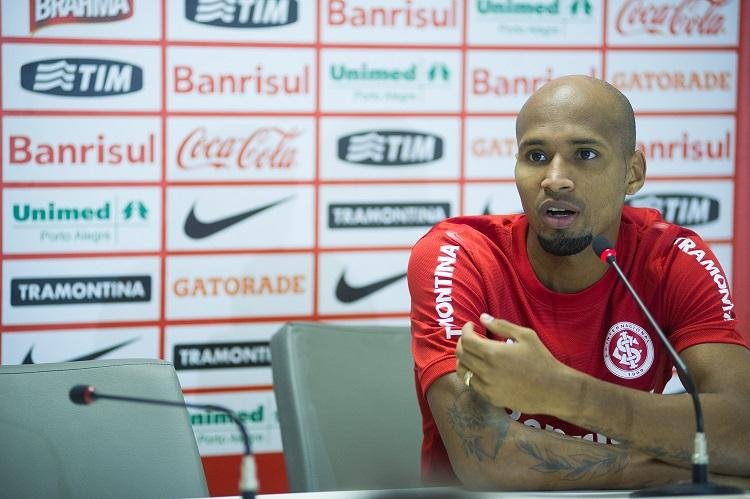 Sa&iacute;da de Bruno pode for&ccedil;ar retorno de Wellington Silva ao Fluminense 