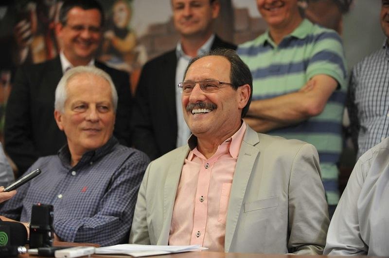 Sartori entrega &agrave; Casa Civil projeto que reestrutura secretarias