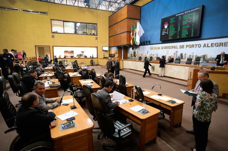 Projeto que facilita corte de &aacute;rvores e muda compensa&ccedil;&otilde;es ambientais &eacute; aprovado na Capital