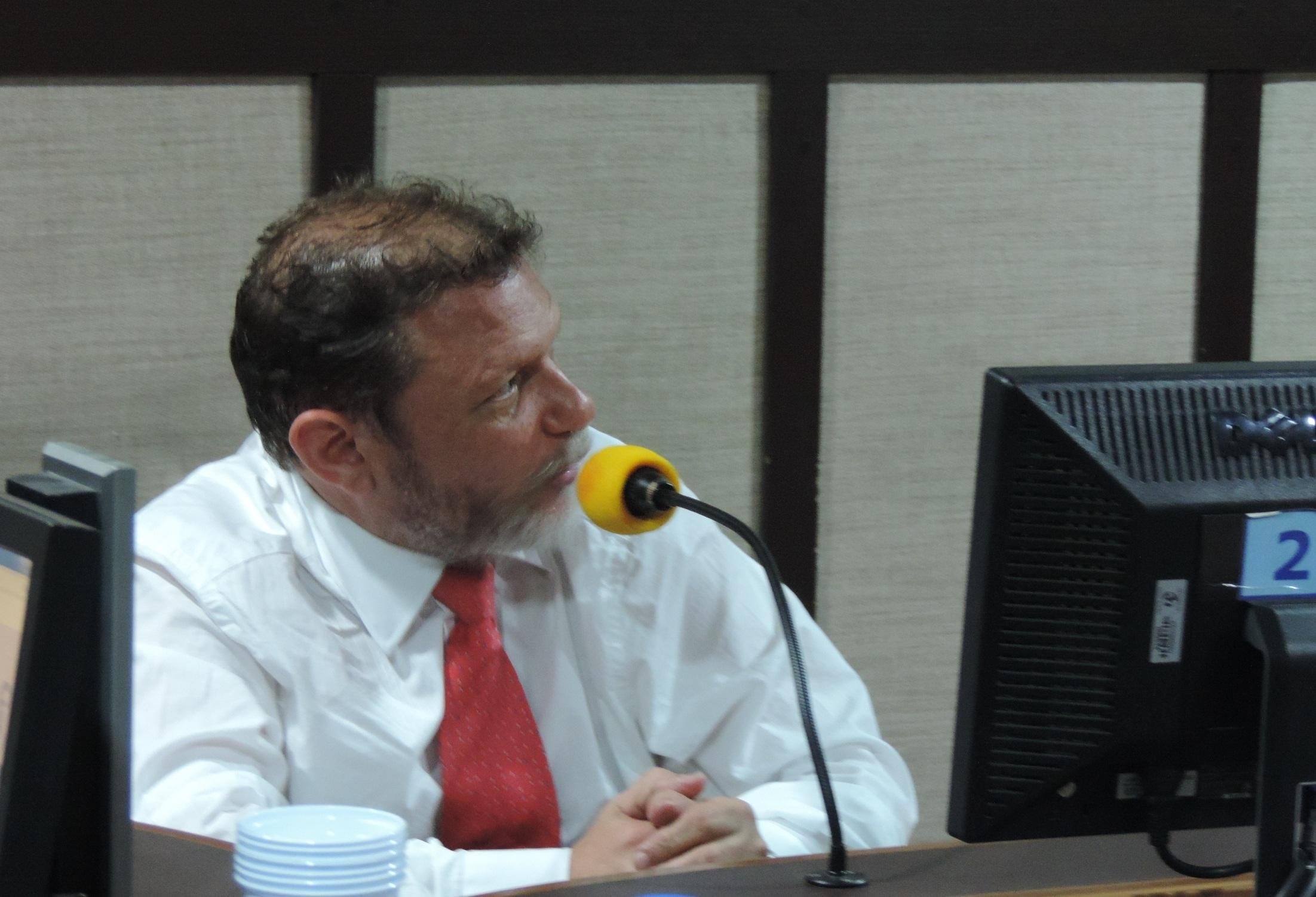 Luiz Fernando Costa garantiu tranquilidade para "garantir melhores neg&oacute;cios ao clube"