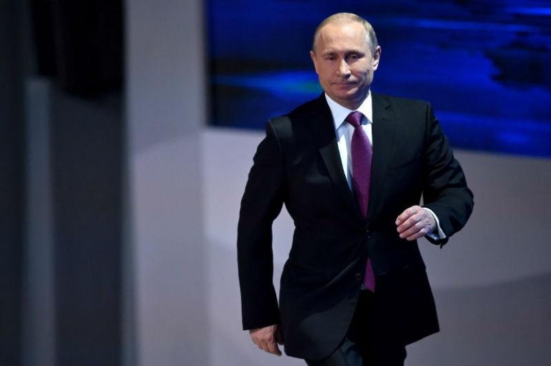 Putin confessa que est&aacute; apaixonado durante entrevista coletiva 