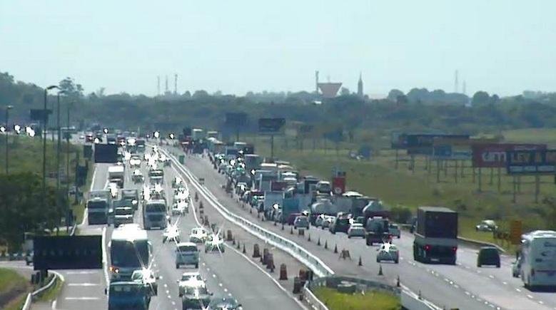 Mais de 70 mil ve&iacute;culos devem ir ao Litoral pela freeway neste fim de semana