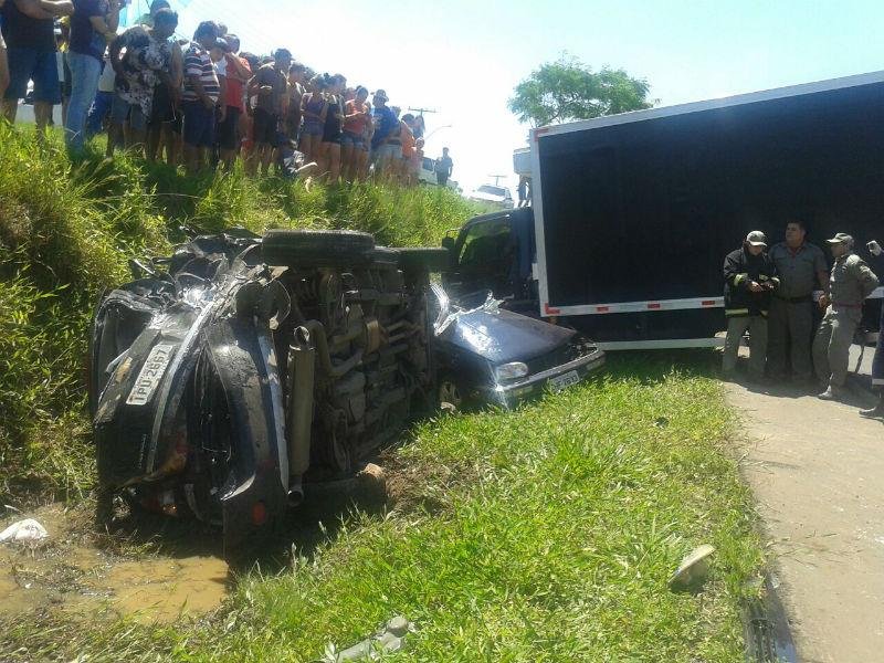 Acidente envolveu um caminh&atilde;o e dois ve&iacute;culos na BR 386