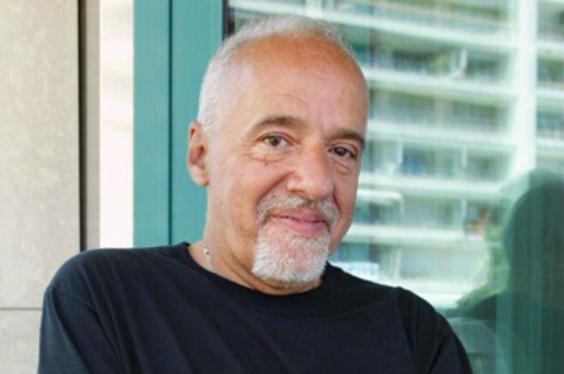 Na edi&ccedil;&atilde;o, o escritor Paulo Coelho revela uma hist&oacute;ria de fim de ano no sul do pa&iacute;s