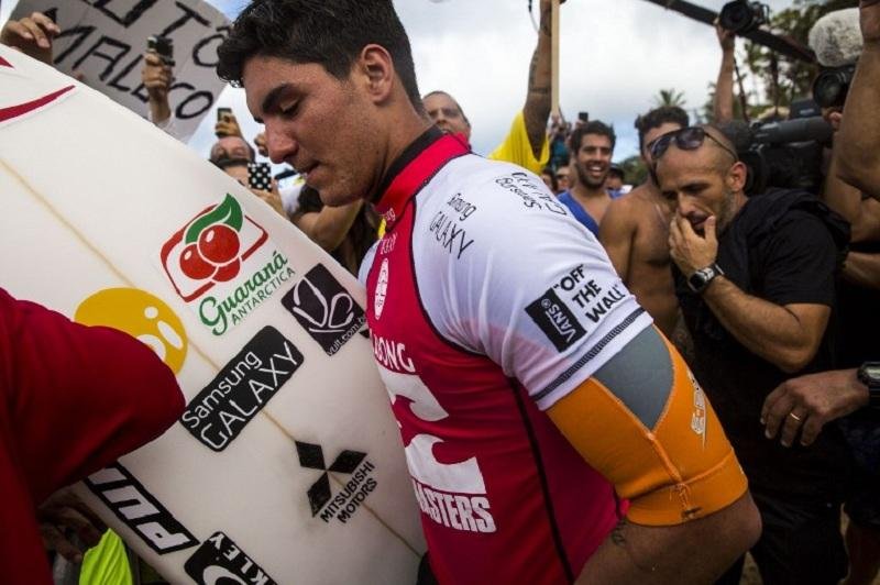 Medina pode ser campe&atilde;o do Pipe Masters