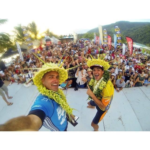 Kelly Slater parabenizou Medina ap&oacute;s t&iacute;tulo