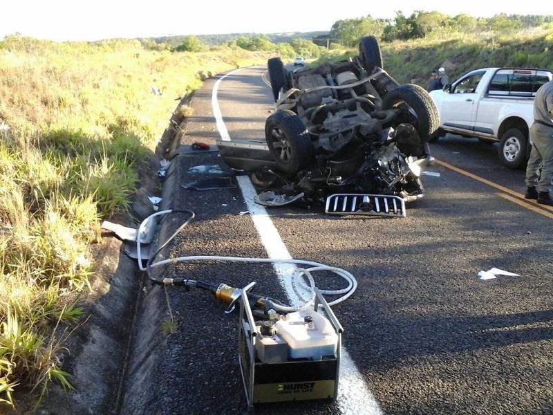 Motorista capota carro na ERS 377, em S&atilde;o Francisco de Assis