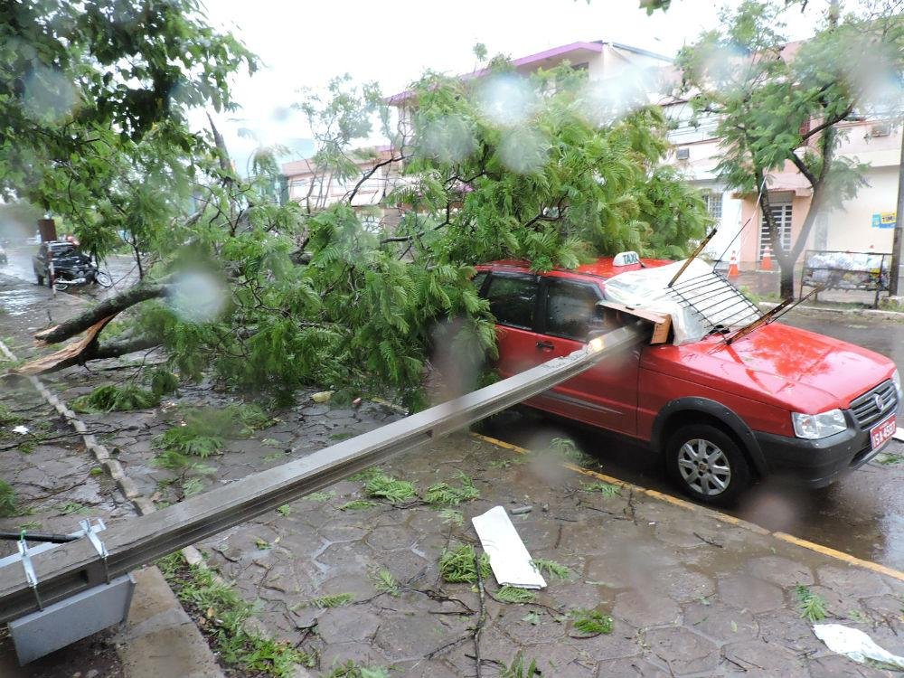 Chuva causa s&eacute;rie de transtornos em Alegrete