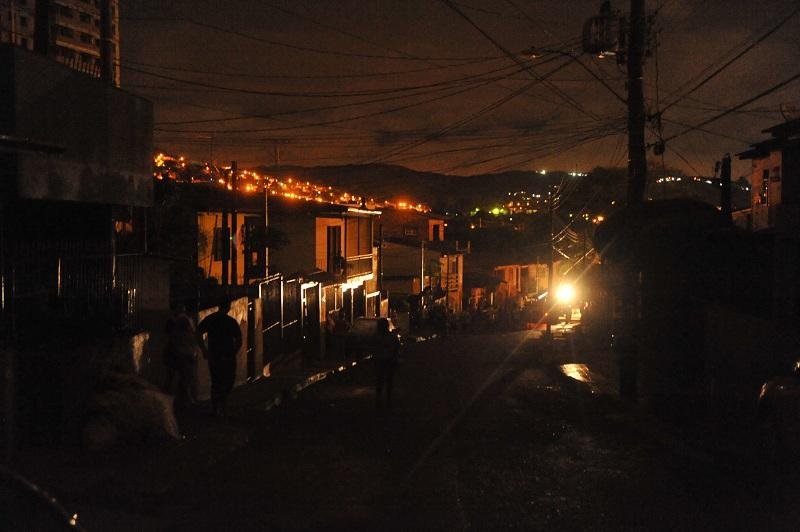 Cerca de 89 mil clientes seguem sem luz no RS