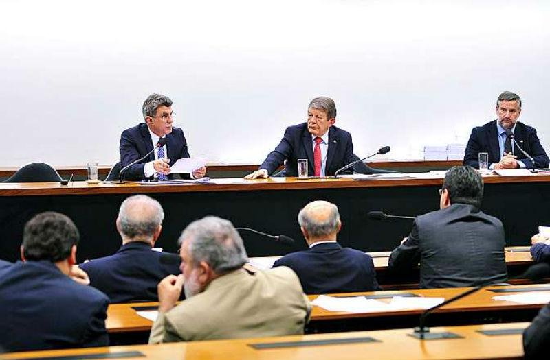 Congresso s&oacute; dever&aacute; votar proposta or&ccedil;ament&aacute;ria de 2015 em fevereiro