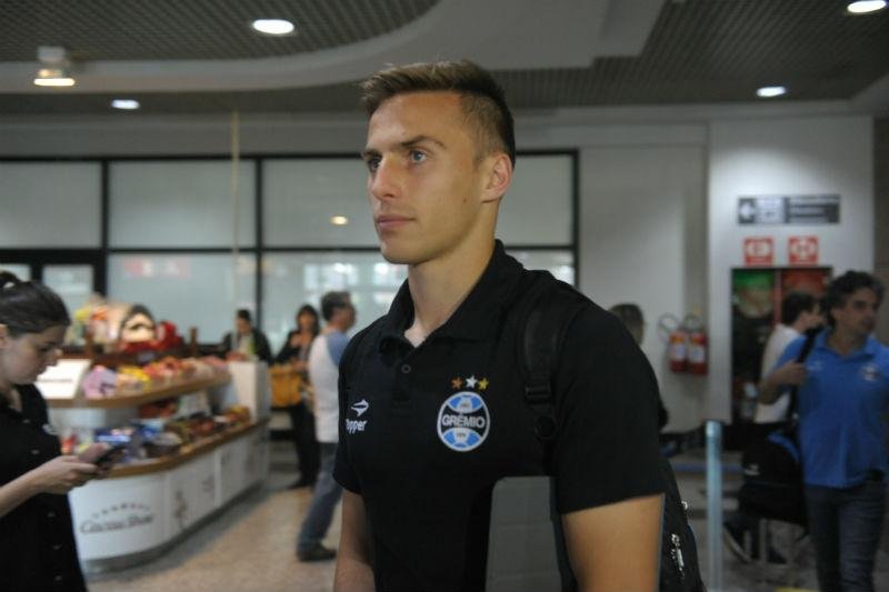 Zagueiro do Gr&ecirc;mio pode suprir sa&iacute;da de Chic&atilde;o no Flamengo 