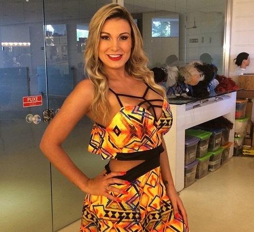 Andressa Urach deixa Hospital Concei&ccedil;&atilde;o depois de 25 dias internada