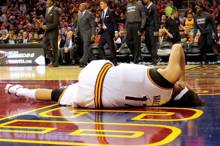 Varej&atilde;o se machucou no terceiro quarto da partida em que o Cleveland derrotou o Minnesota 