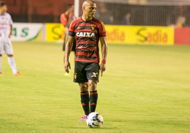 Alvo do Inter, lateral Patric j&aacute; foi procurado pelo Gr&ecirc;mio