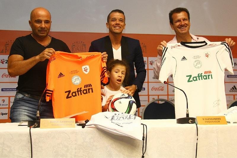 Dunga e Sampaoli ser&atilde;o dois dos t&eacute;cnicos do confronto solid&aacute;rio