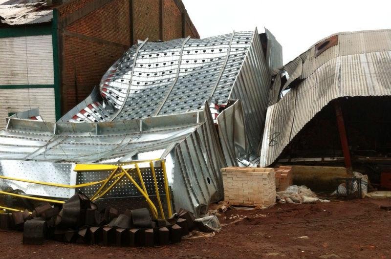 Secador foi destru&iacute;do por vendaval nesta manh&atilde;