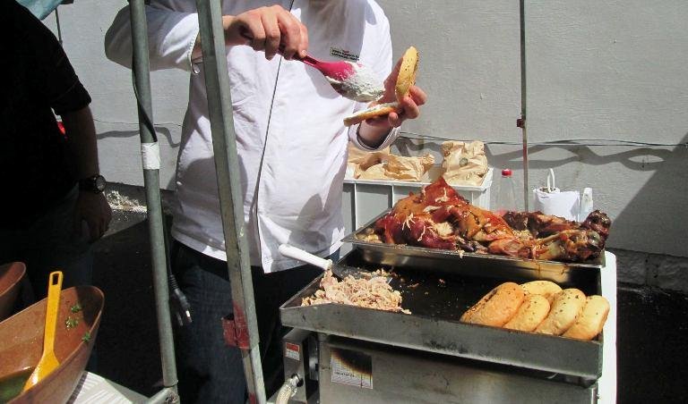 O chef Zi Saldanha estar&aacute; por l&aacute; com o famoso sanduba da fronteira