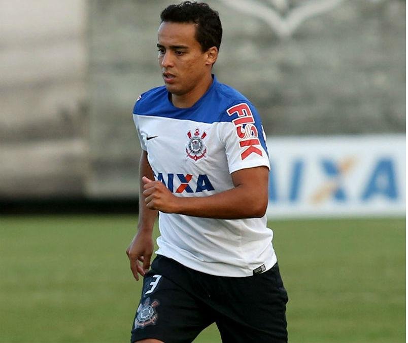 Corinthians espera por Conca para liberar Jadson ao Flamengo 