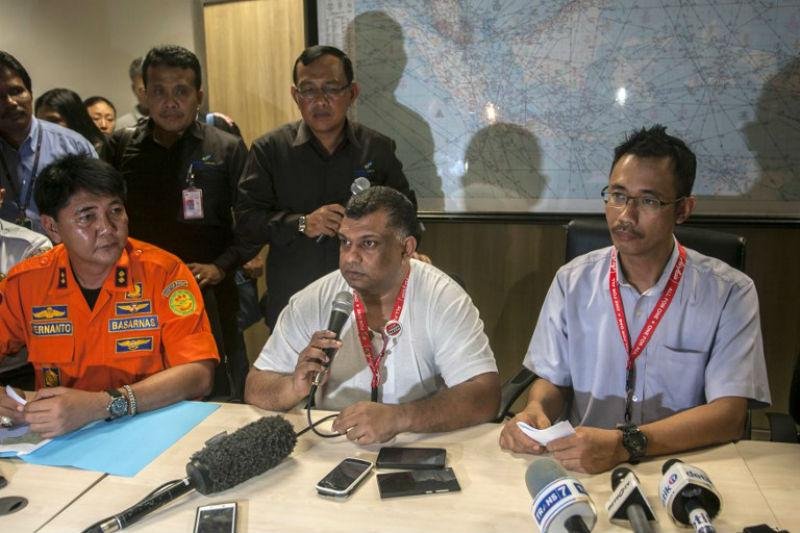 Tony Fernandes afirma que companhia fornecer&aacute; todas as informa&ccedil;&otilde;es necess&aacute;rias