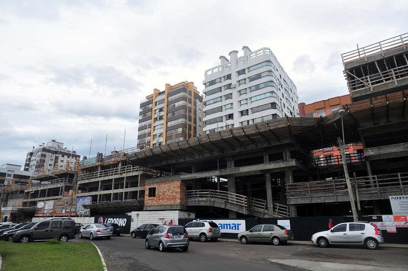 Explora&ccedil;&atilde;o imobili&aacute;ria pressiona rede de saneamento e transporte da cidade