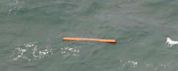 Destro&ccedil;os de avi&atilde;o da AirAsia s&atilde;o localizados no mar de Java