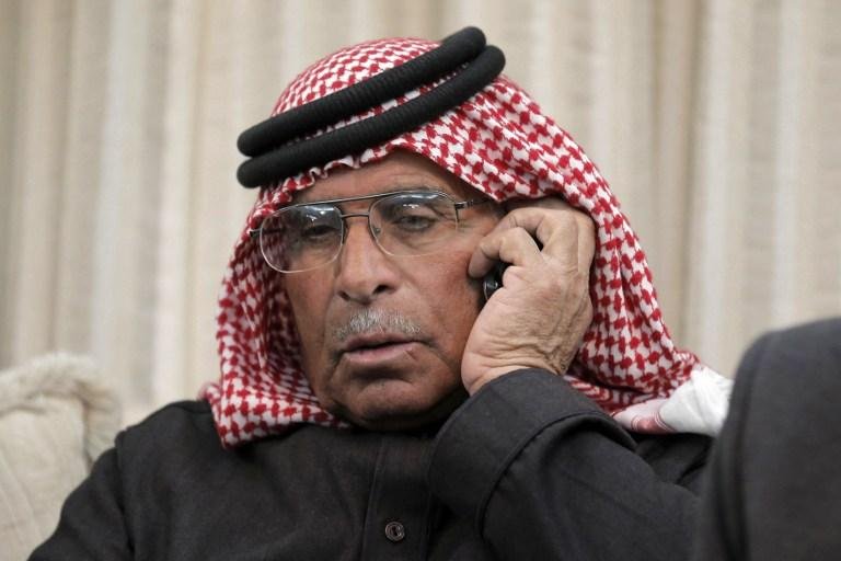 Pai de piloto capturado pelo EI fala ao celular