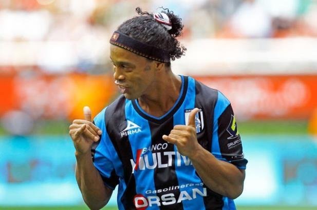 Time de Kak&aacute; se interessa por Ronaldinho 