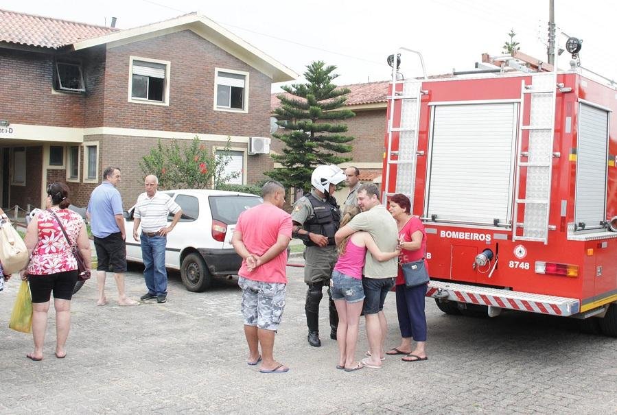 Um homem e uma crian&ccedil;a estavam no local quando o fogo teve in&iacute;cio