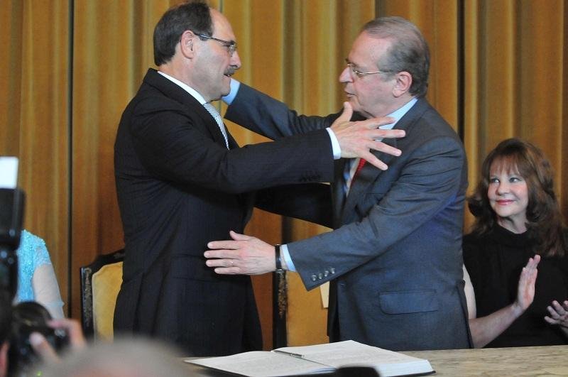 Governador prometeu transpar&ecirc;ncia total em rela&ccedil;&atilde;o &agrave; situa&ccedil;&atilde;o financeira do Estado