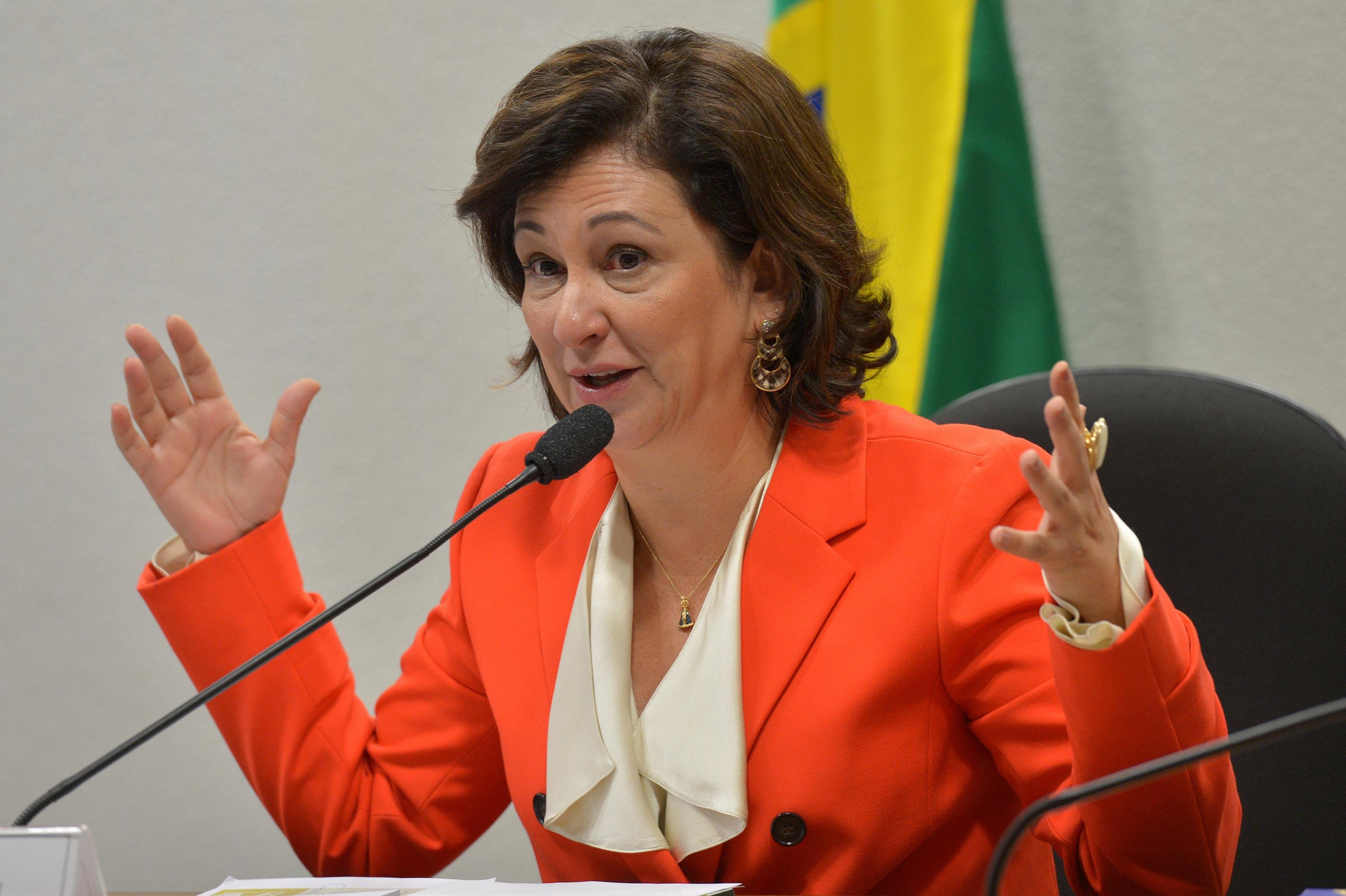 Nova ministra da Agricultura, K&aacute;tia Abreu, disse que dar&aacute; aten&ccedil;&atilde;o aos pequenos produtores