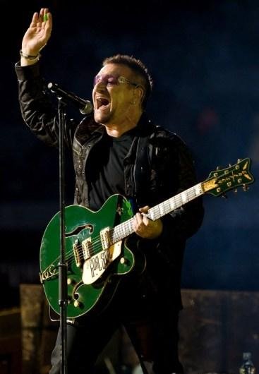 Bono se machucou gravemente em um acidente de bicicleta