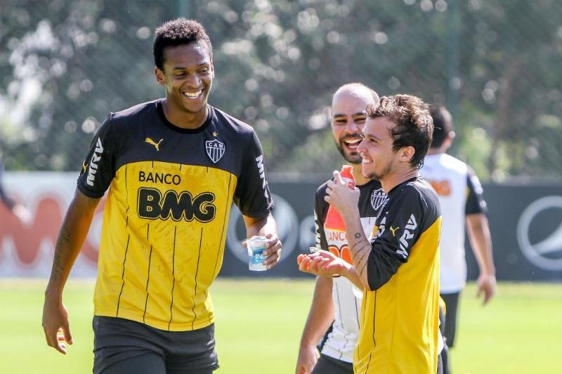Atacante n&atilde;o sabe onde ir&aacute; atuar em 2015