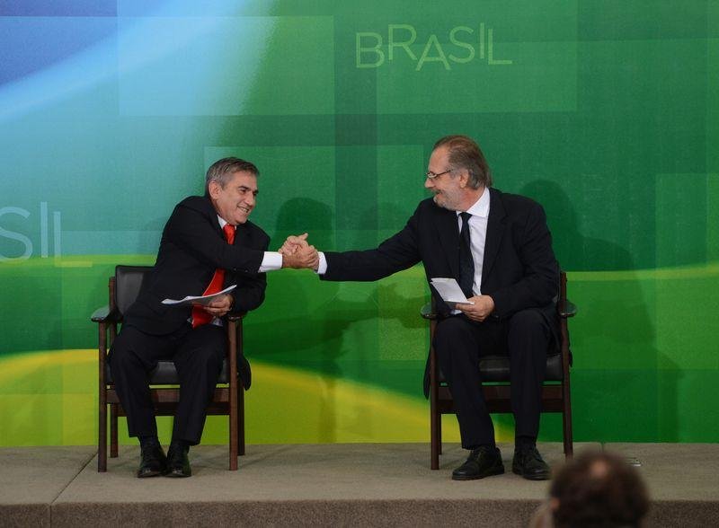 Rossetto recebe Secretaria-Geral prometendo ampliar di&aacute;logo com a sociedade