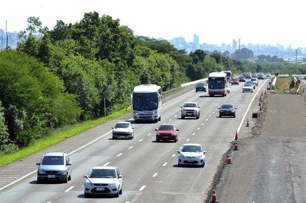  Mais de 160 mil ve&iacute;culos dever&atilde;o retornar do Litoral pela freeway at&eacute; segunda-feira