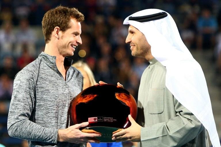 Djokovic desiste de final e Murray &eacute; campe&atilde;o em Abu Dhabi