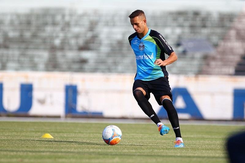 Empres&aacute;rio confirma sondagens por Luan
