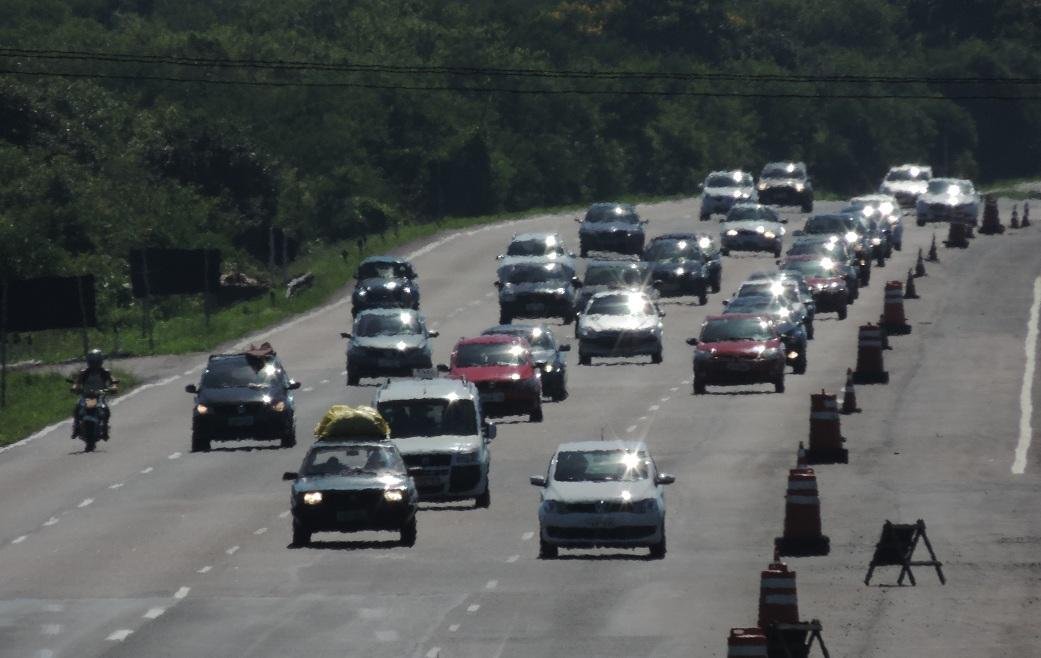 Cerca de 165 mil ve&iacute;culos devem retornar do Litoral Norte e SC pela freeway