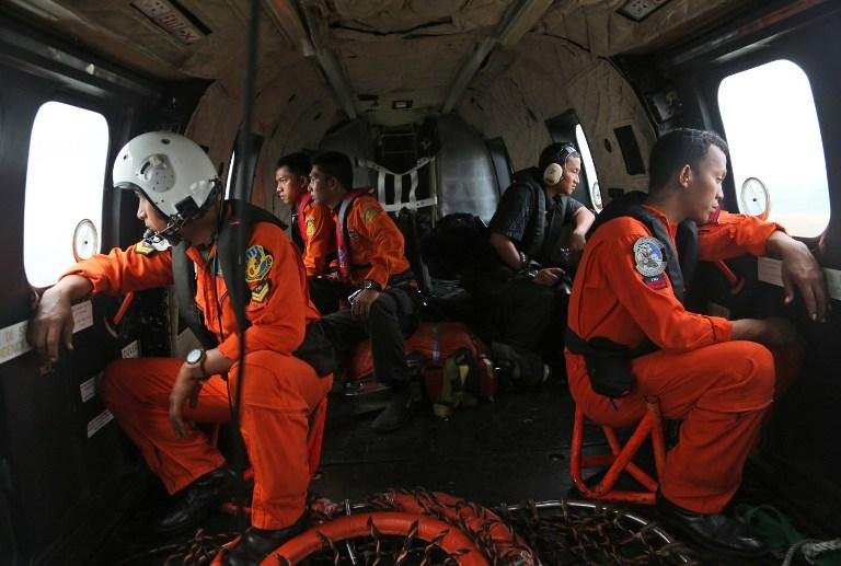 Zona de buscas de v&iacute;timas de avi&atilde;o da AirAsia &eacute; ampliada 