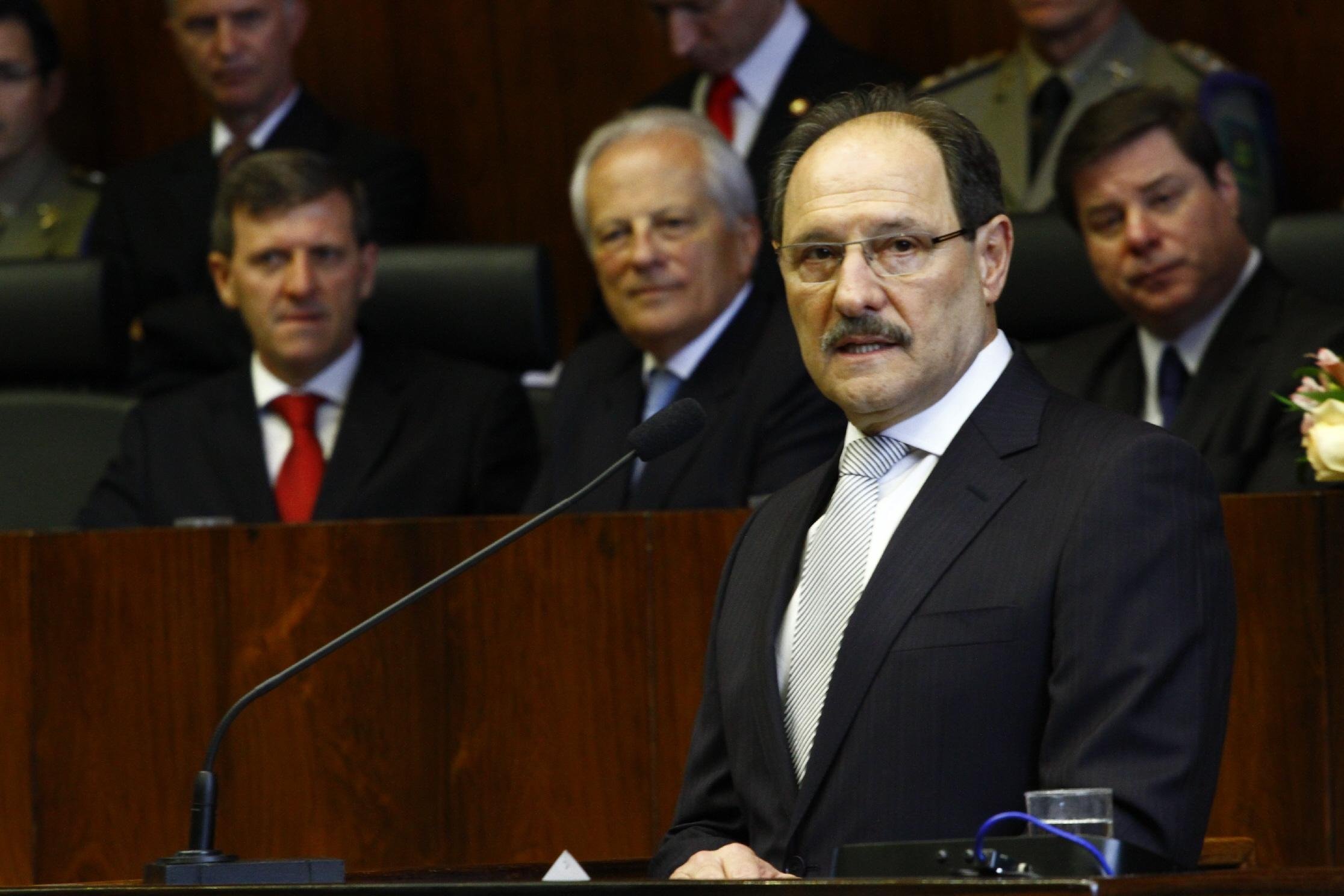 Sartori considera grave a situa&ccedil;&atilde;o do Estado, que, segundo ele, foi a causa das medidas de conten&ccedil;&atilde;o