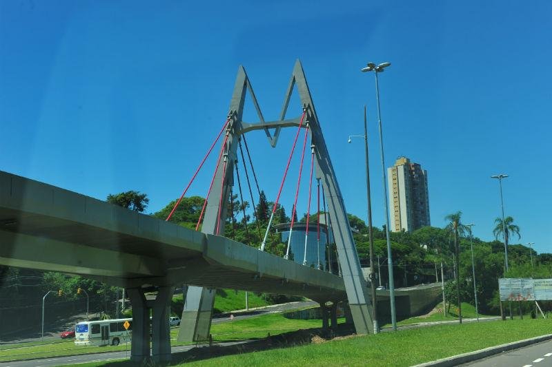 Estrutura que liga avenidas Pinheiro Borda e Edvaldo Pereira Paiva foi inaugurada em junho