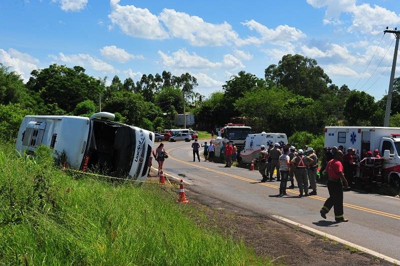 Motorista de &ocirc;nibus que tombou matando seis entrou h&aacute; um m&ecirc;s na Unesul