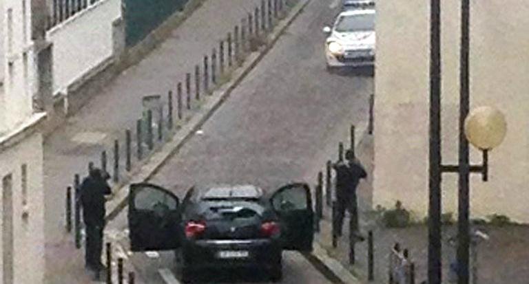 Tiroteio deixa ao menos 12 mortos em sede de revista na Fran&ccedil;a