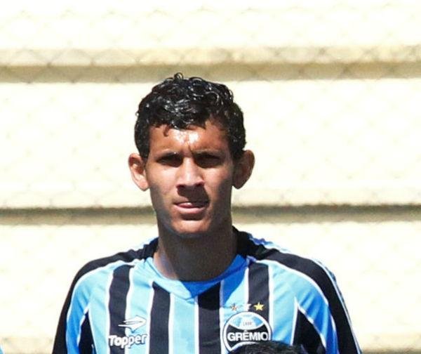 Gr&ecirc;mio venceu direitos do zagueiro Gabriel Silva