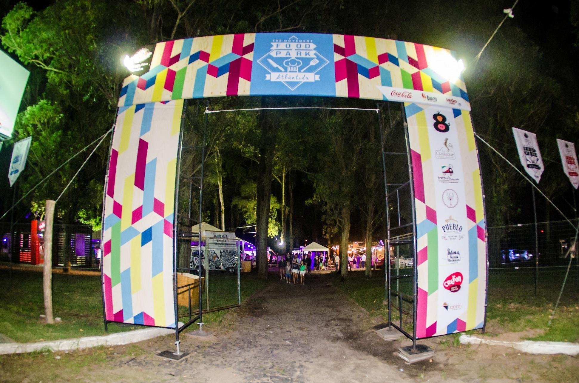 O The Movement, al&eacute;m de abrigar food trucks conta com banheiros, mesas e internet