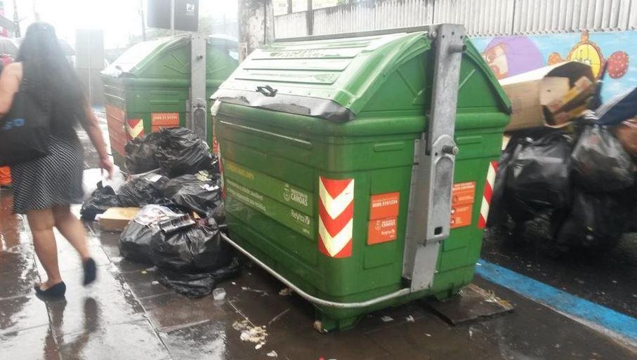 Ac&uacute;mulo de lixo persiste em Canoas por falta de caminh&atilde;o espec&iacute;fico para limpeza