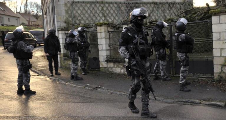 Ca&ccedil;ada a suspeitos envolve mais de 80 mil agentes